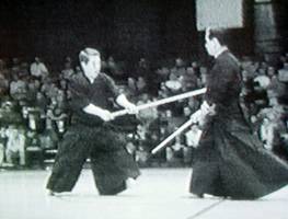 Stoß mit dem Jo-Stab